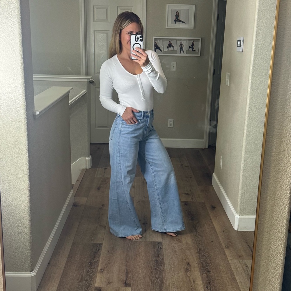 Hudson high rise lightwash wide leg jeans